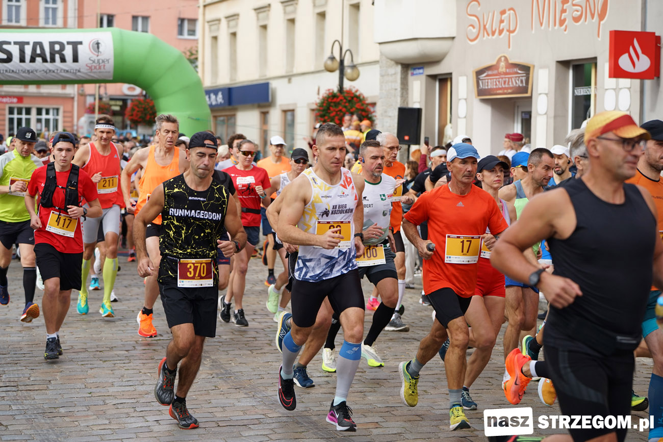 Rekordowa frekwencja i międzynarodowy skład na strzegomskim półmaratonie [FOTO] 